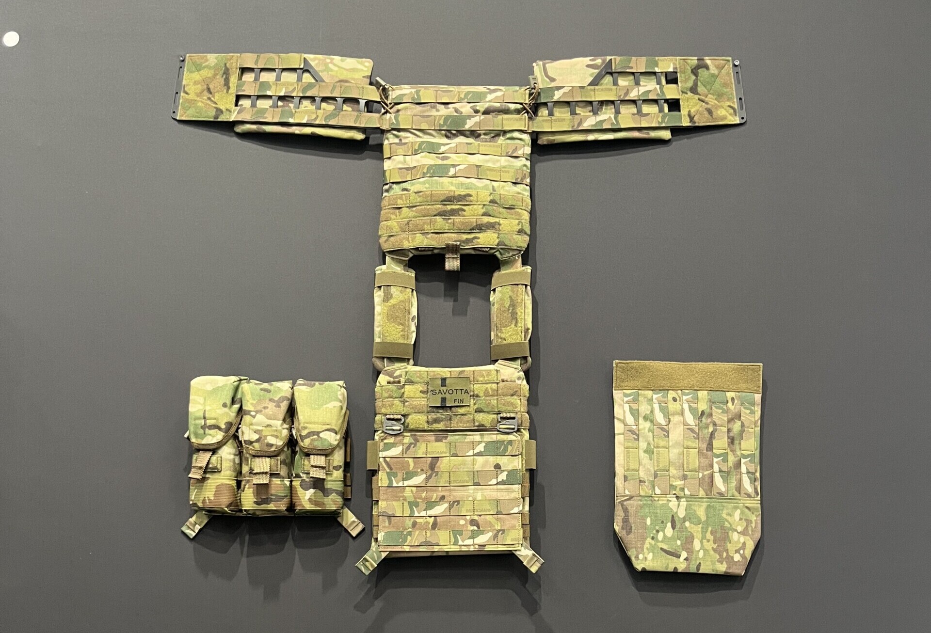 Savotta booth EnforceTac plate carrier